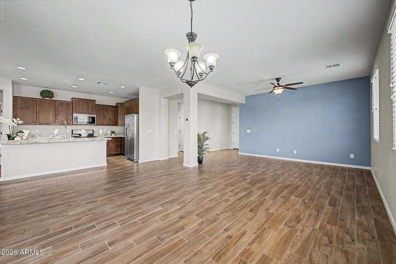 3413 N Loma Vis - Photo 4 of 20