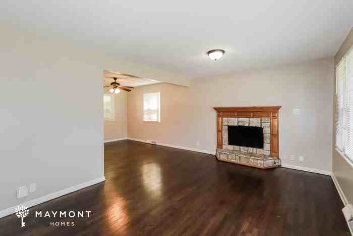 1144 Quincy St - Photo 5 of 13