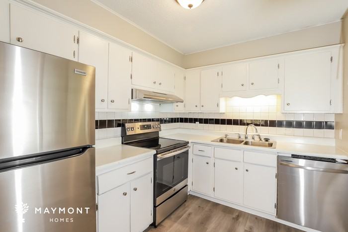 1144 Quincy St - Photo 6 of 13