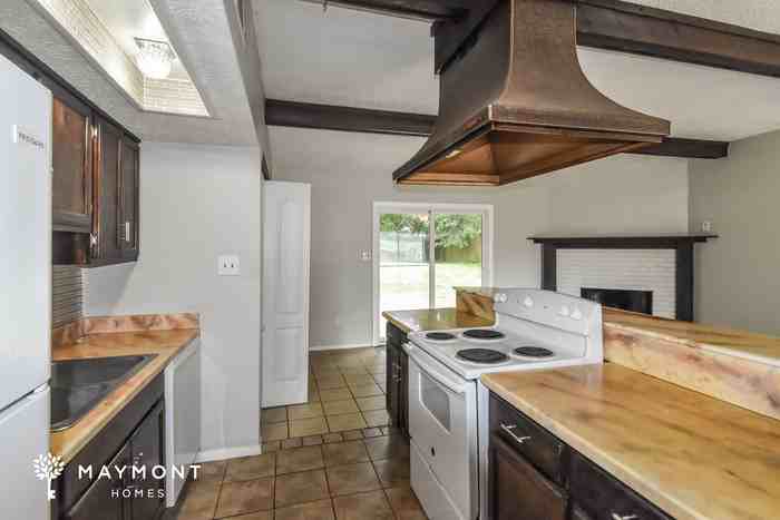 232 Pinewood Dr - Photo 7 of 15