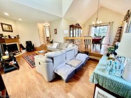 featured image of 2 Hawthorne Pl