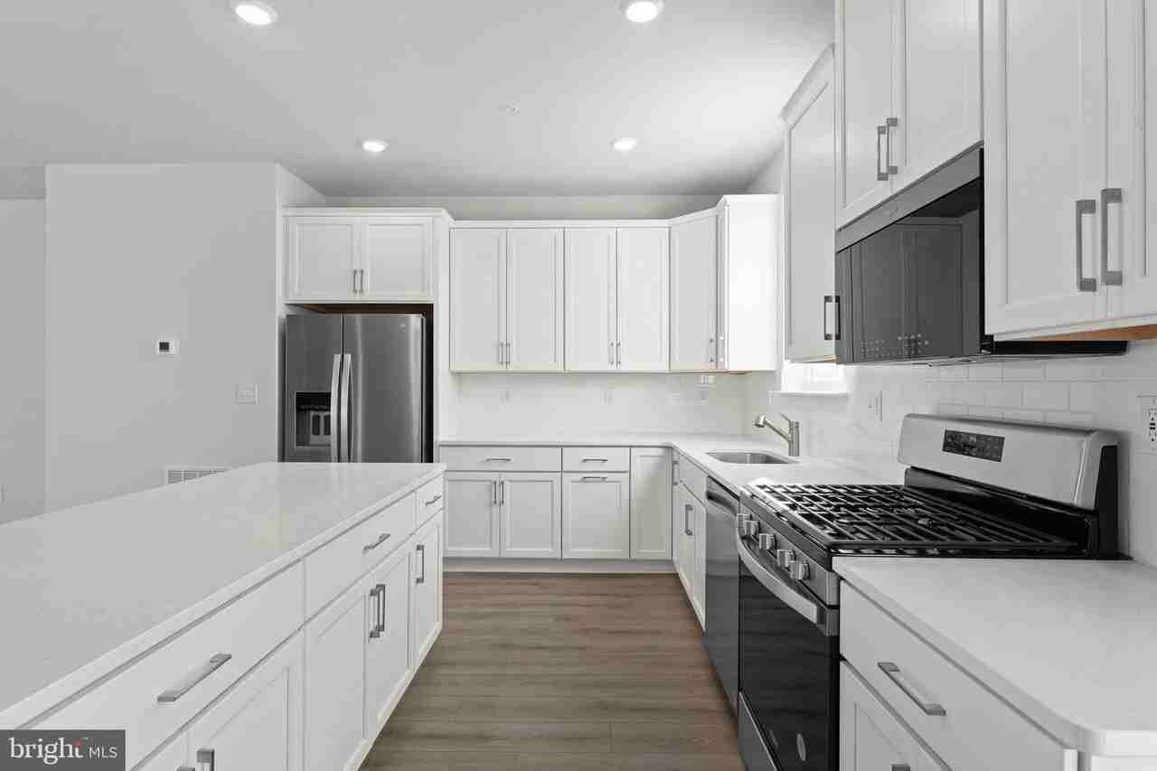 56 Continental Way - Photo 7 of 30