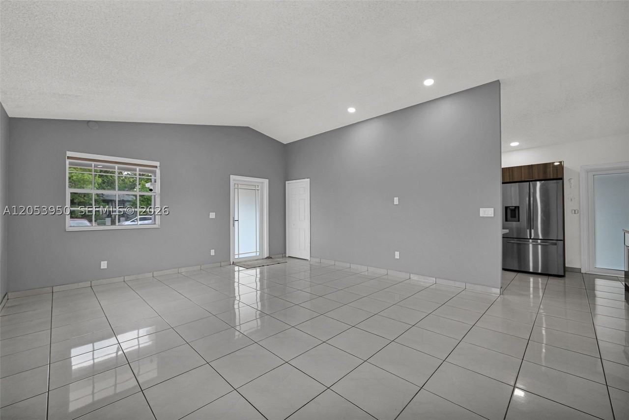 451 E 37th St #451 - Photo 4 of 32