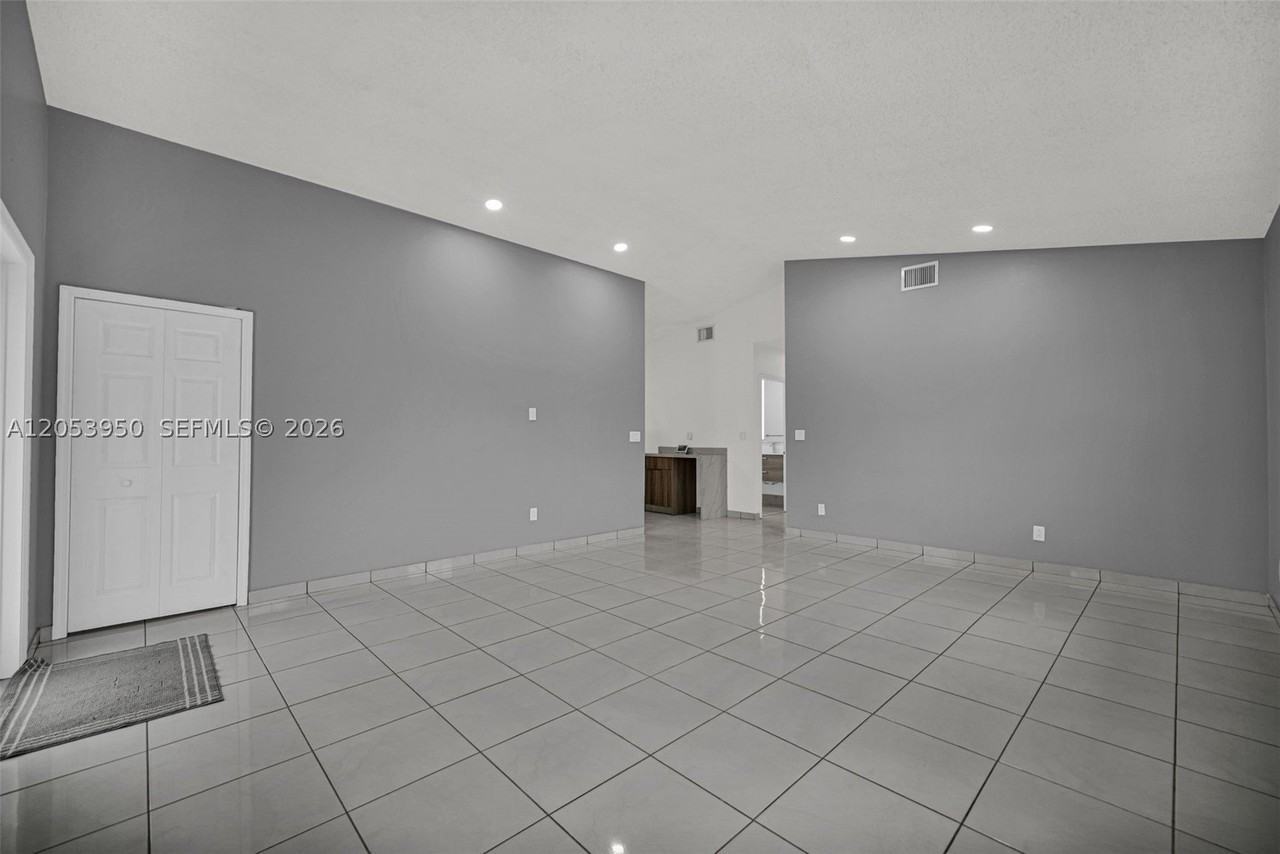 451 E 37th St #451 - Photo 5 of 32