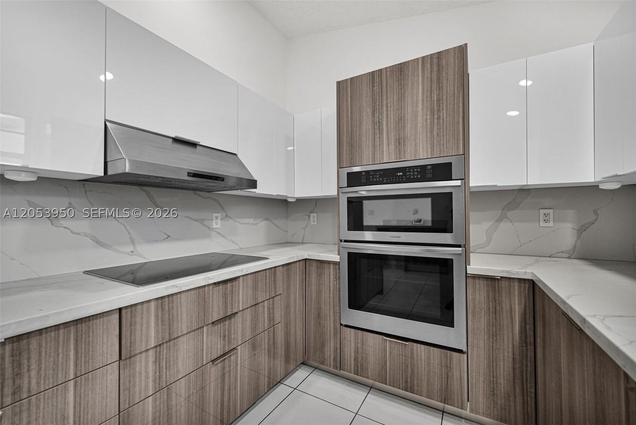 451 E 37th St #451 - Photo 6 of 32
