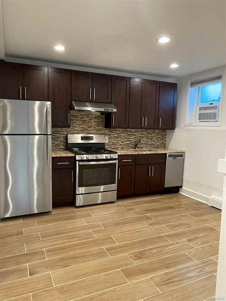130 E Olive St - Photo 3 of 12
