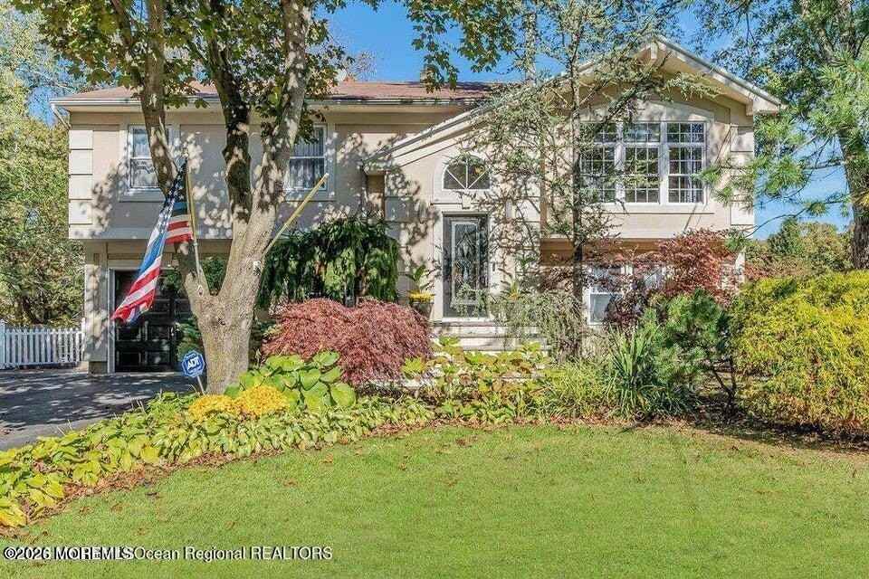 541 Frank Applegate Rd - Photo 2 of 34