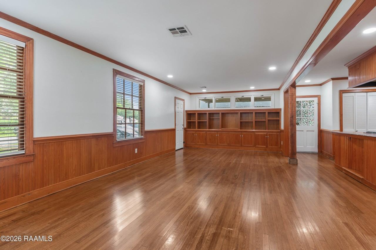 515 Roosevelt St - Photo 2 of 15