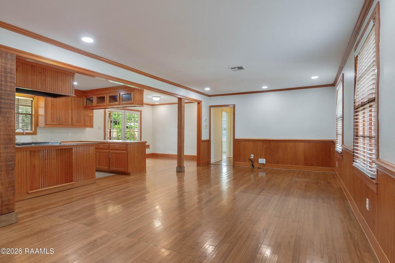 515 Roosevelt St - Photo 3 of 15