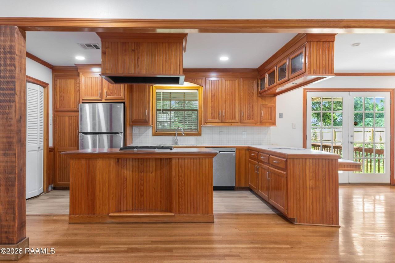 515 Roosevelt St - Photo 5 of 15