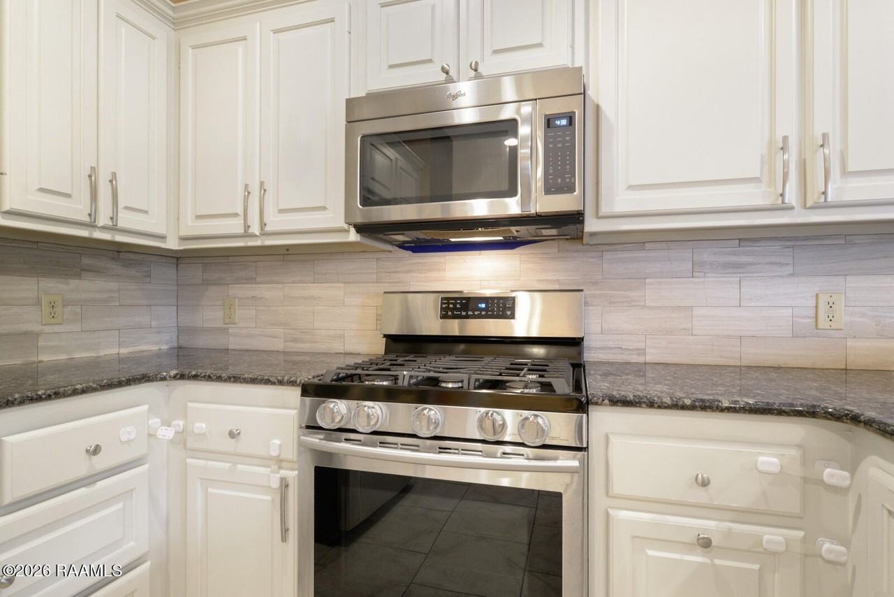 9442 Boone Dr - Photo 4 of 20