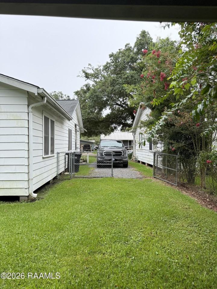 611 Everette St - Photo 2 of 18