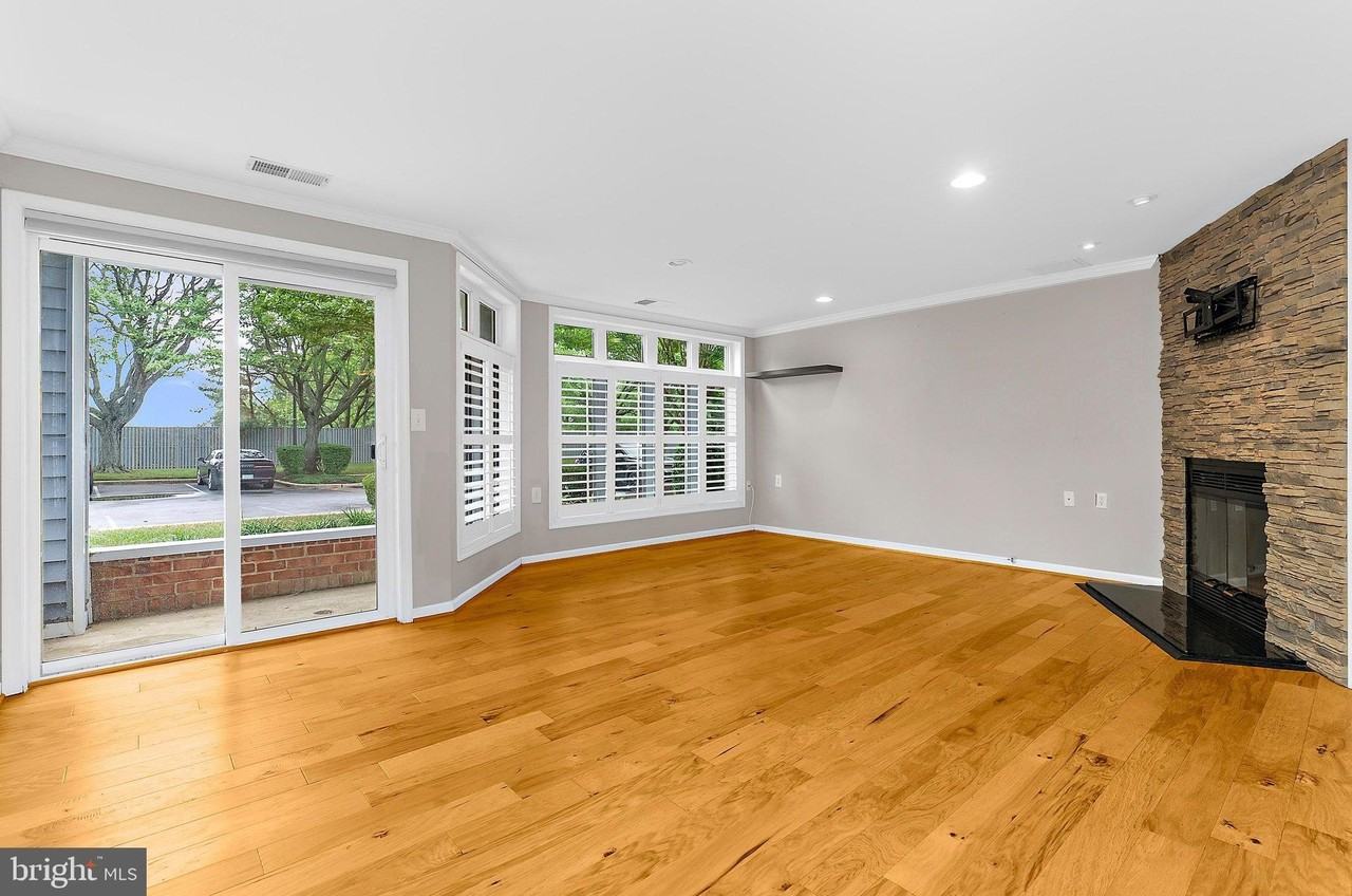 1134 Lake Heron Dr #1B - Photo 5 of 33