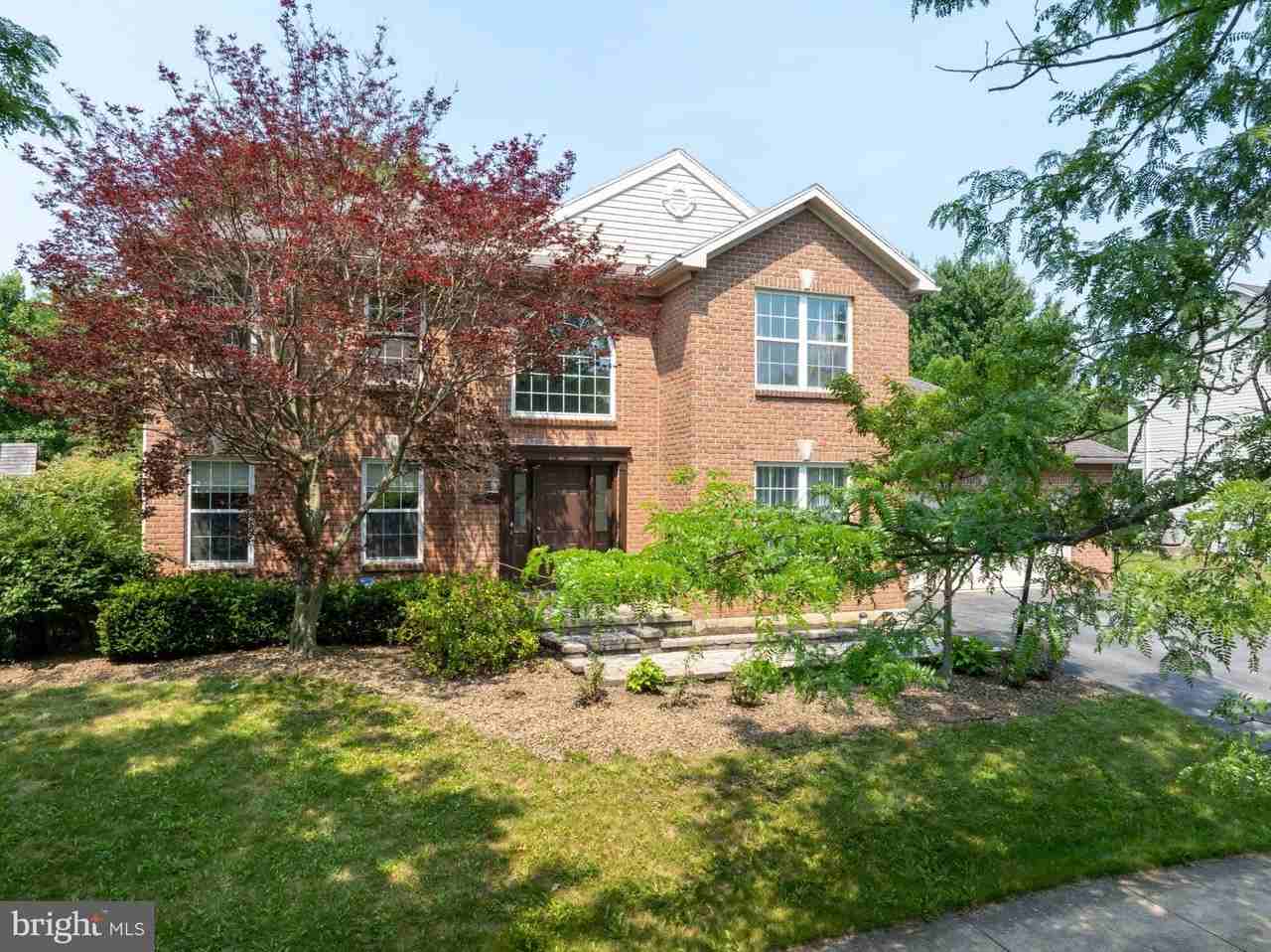 2184 Autumnwood Dr - Photo 2 of 50