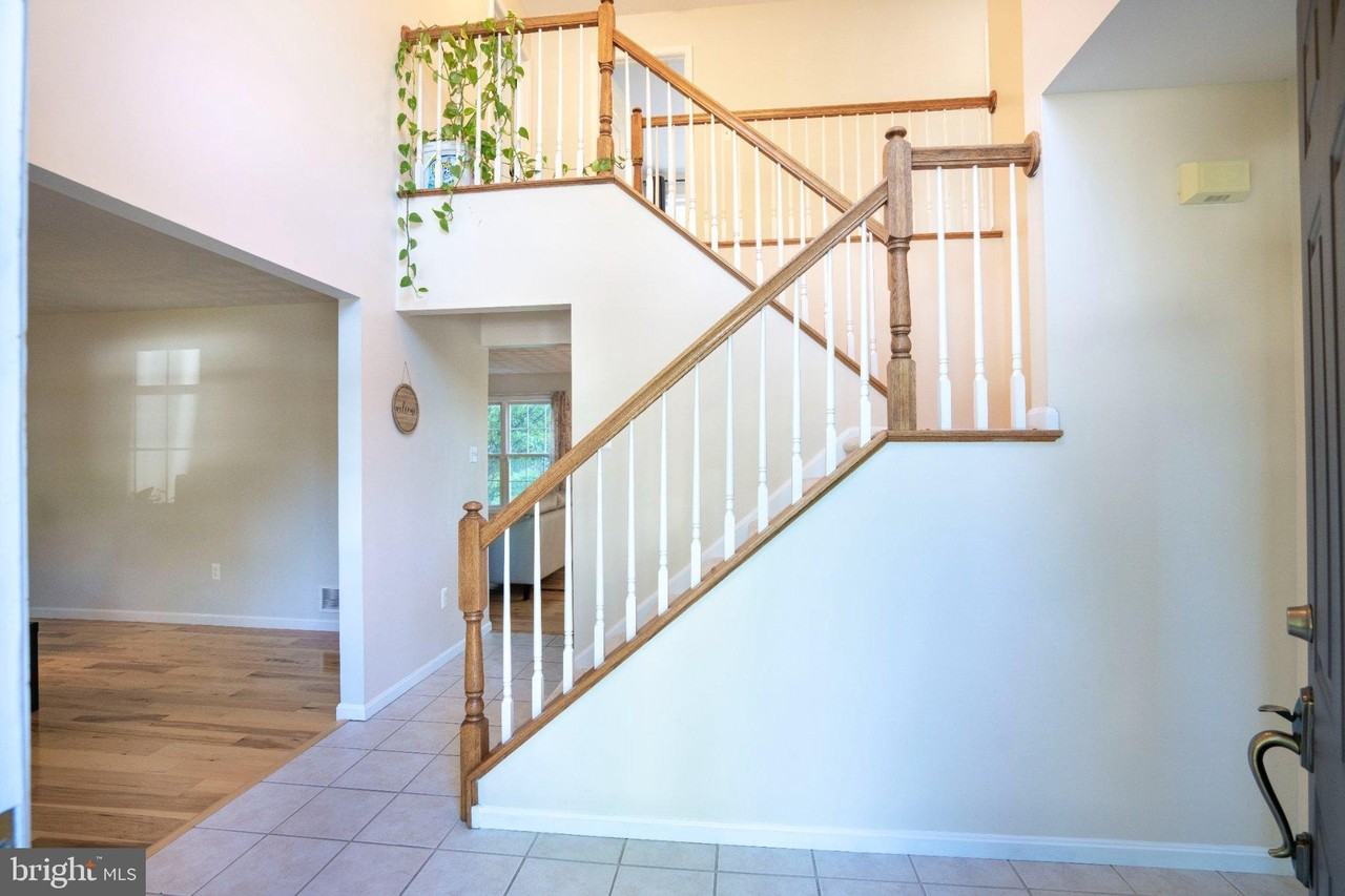 2184 Autumnwood Dr - Photo 4 of 50