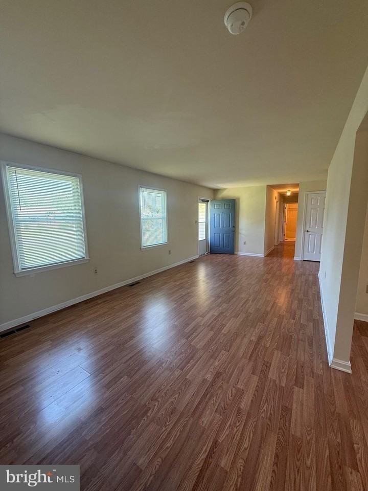 7110 Sharon Rd - Photo 2 of 19