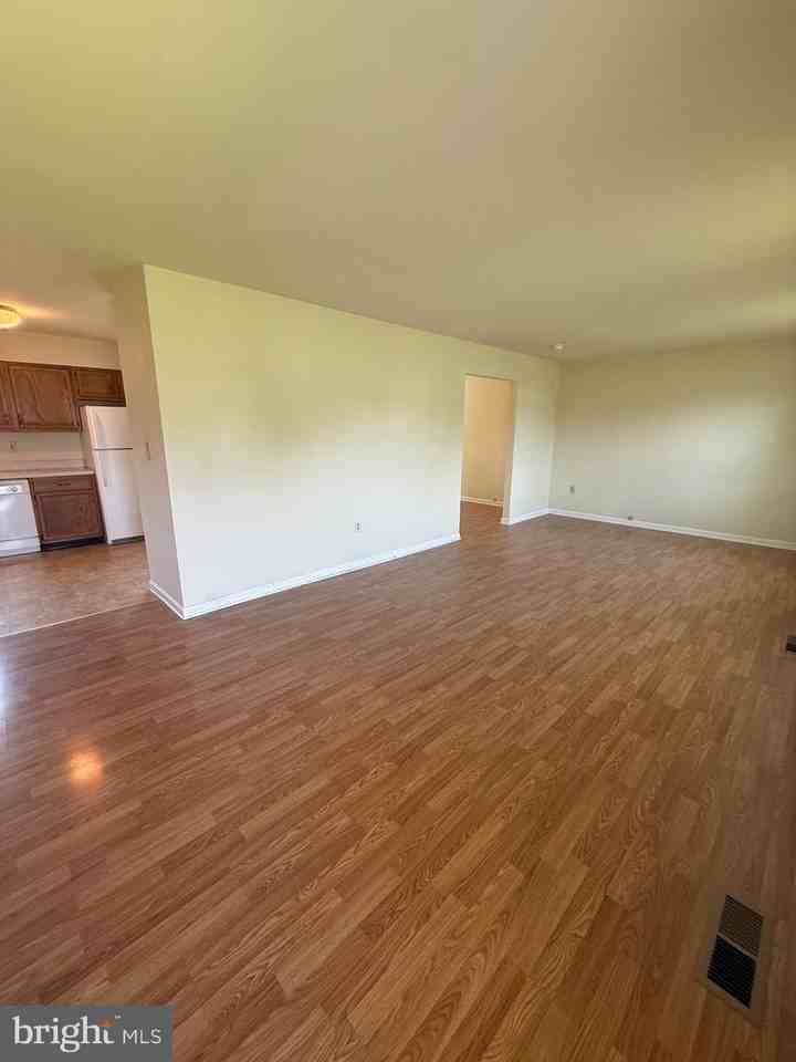 7110 Sharon Rd - Photo 3 of 19