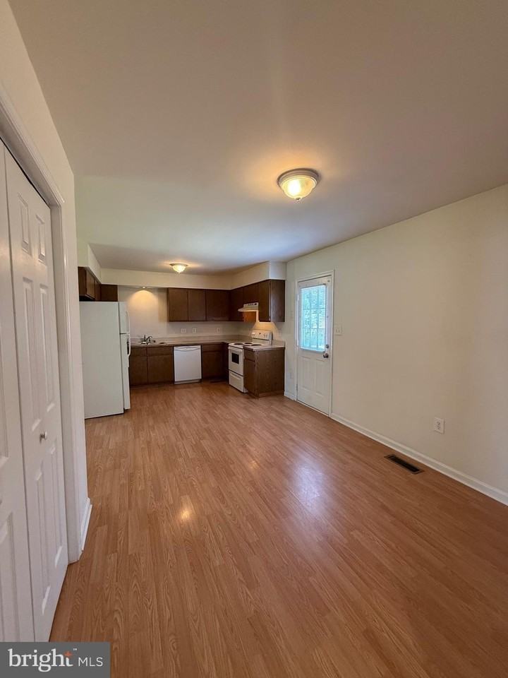 7112 Sharon Rd - Photo 5 of 20