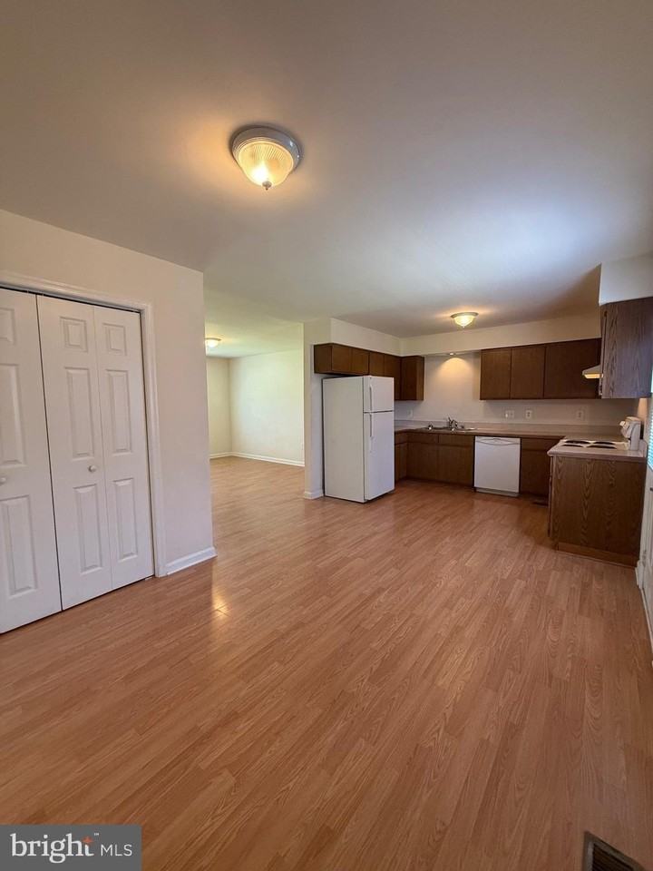 7112 Sharon Rd - Photo 6 of 20