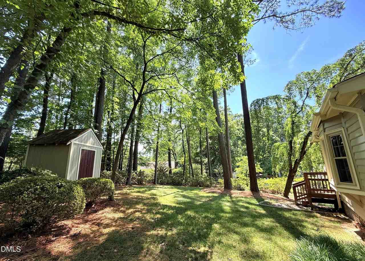 305 Melanie Ln - Photo 2 of 32