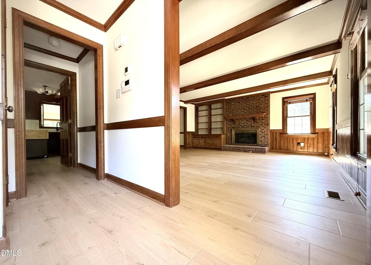 305 Melanie Ln - Photo 5 of 32