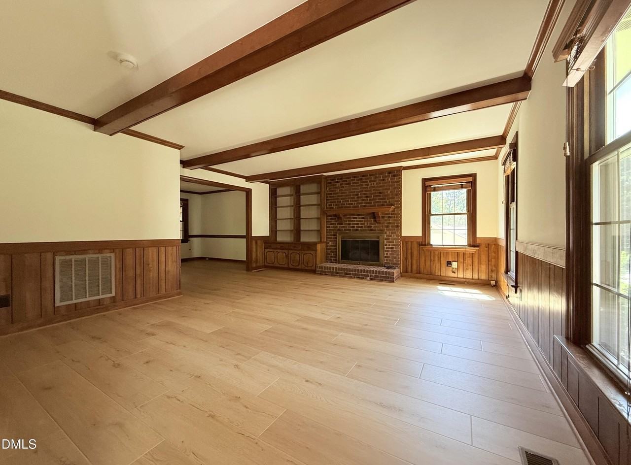 305 Melanie Ln - Photo 6 of 32