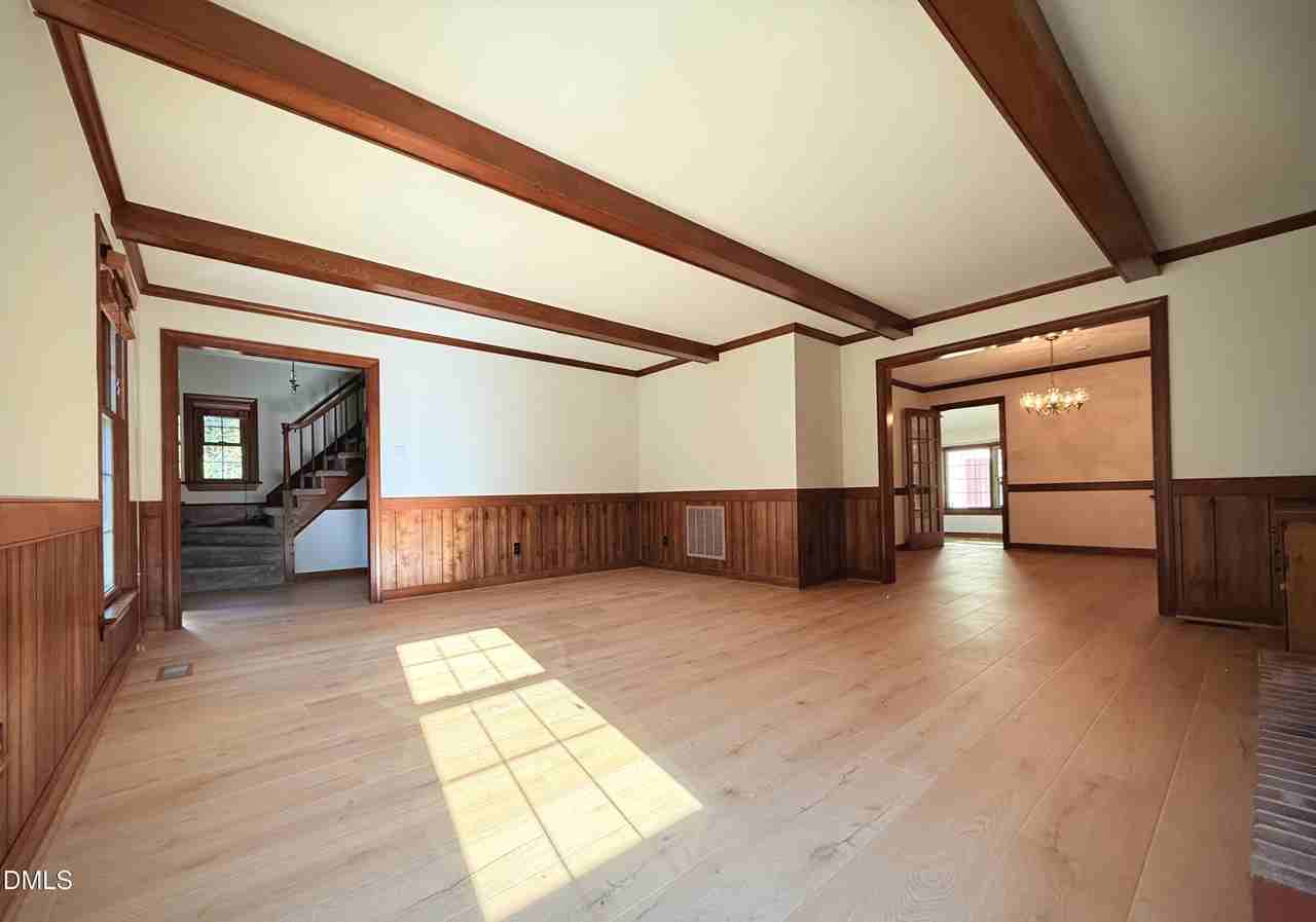 305 Melanie Ln - Photo 7 of 32