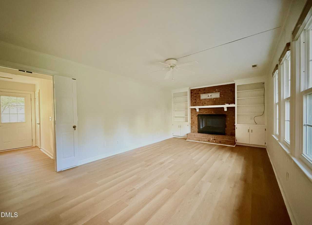 1214 Wellington Ln - Photo 5 of 28