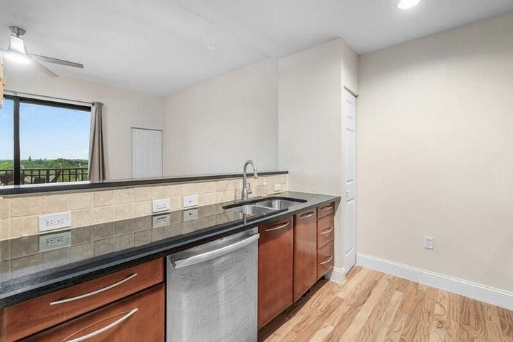 511 Lucerne Avenue - Photo 7 of 8