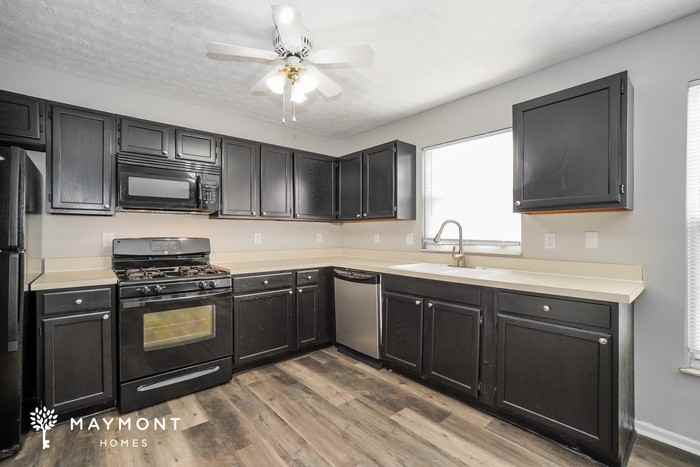 473 Buckingham Ct - Photo 7 of 14