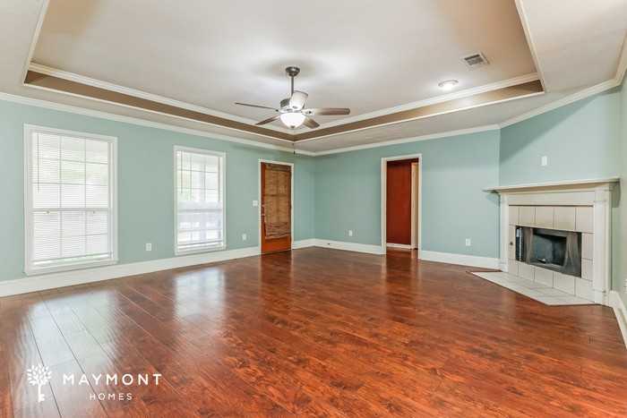 1018 Cobblestone Pl - Photo 2 of 12