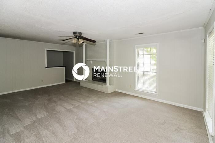 6986 Oakland Chase - Photo 2 of 17