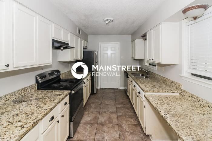 6986 Oakland Chase - Photo 5 of 17