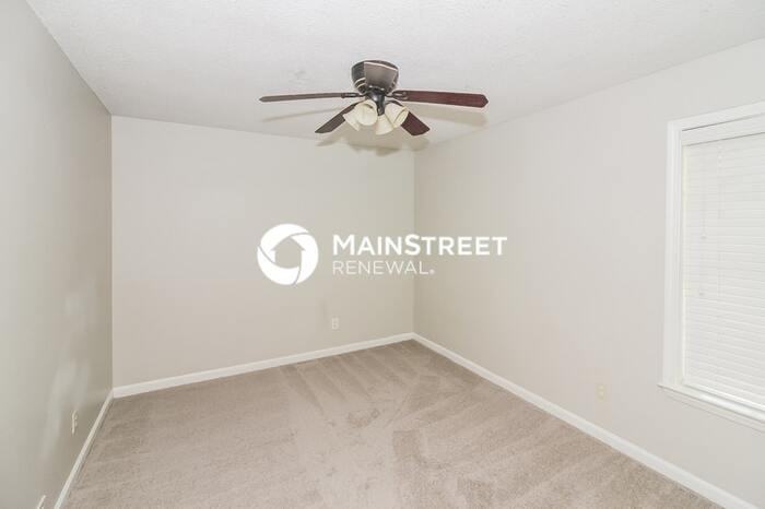 6986 Oakland Chase - Photo 6 of 17