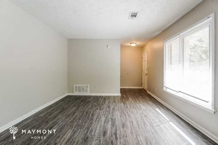 705 Waverly Ln - Photo 6 of 13