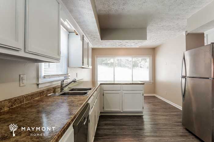 705 Waverly Ln - Photo 7 of 13