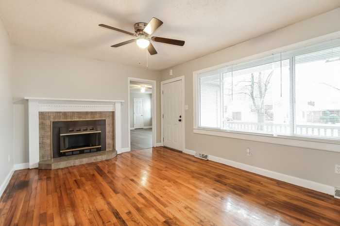 242 Pearson Rd - Photo 4 of 12