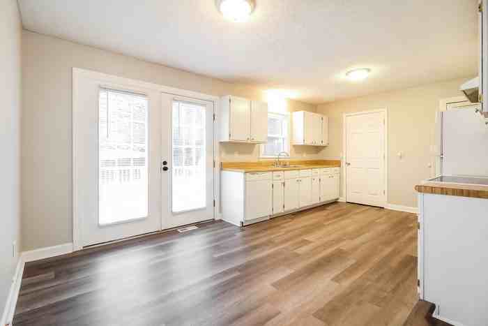 242 Pearson Rd - Photo 5 of 12