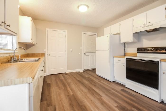 242 Pearson Rd - Photo 6 of 12