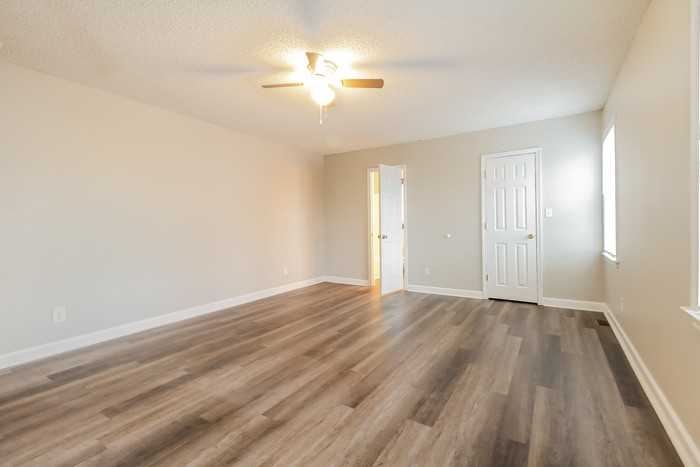 242 Pearson Rd - Photo 7 of 12