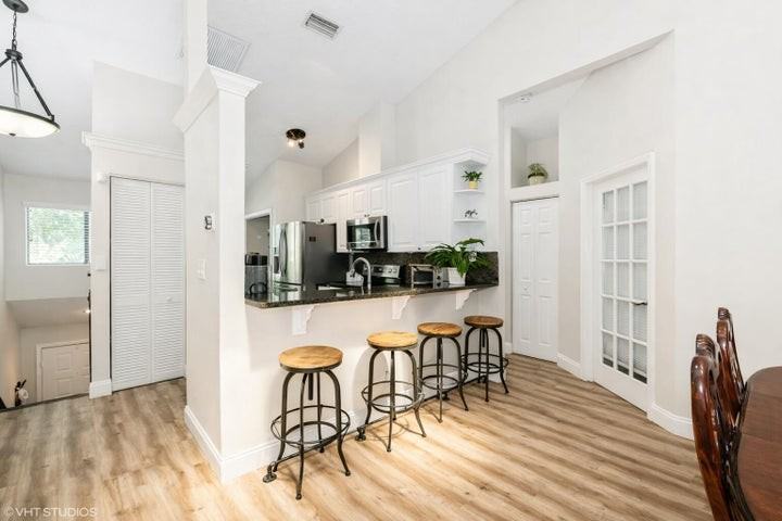 805 Harbour Pointe Way - Photo 2 of 8