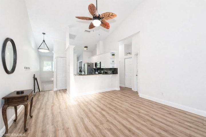 805 Harbour Pointe Way - Photo 6 of 8