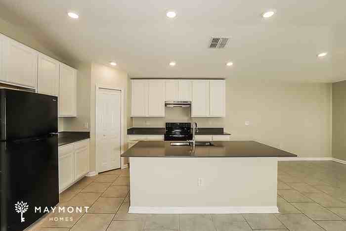 648 Eisenhower St - Photo 6 of 12