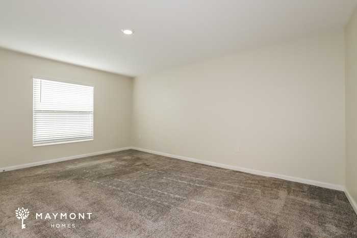 648 Eisenhower St - Photo 7 of 12