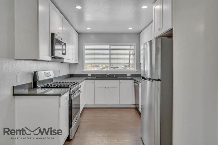 1600 Fifth Ave #2 - Photo 7 of 25