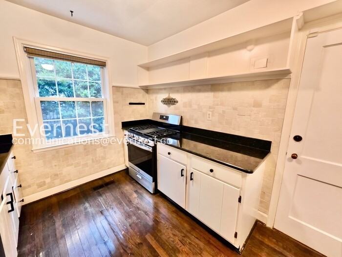 55 Delmont Dr Ne #D1 - Photo 3 of 23