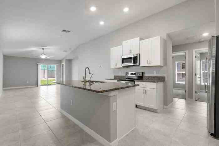 7110 Amelia Cove Ct - Photo 4 of 28