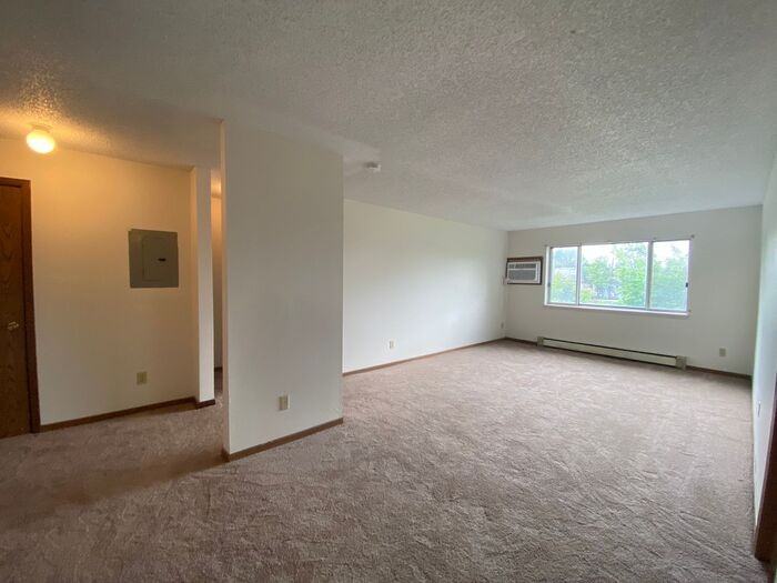 624 S Gilbert St #11 - Photo 2 of 9
