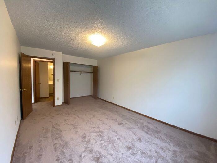 624 S Gilbert St #11 - Photo 4 of 9