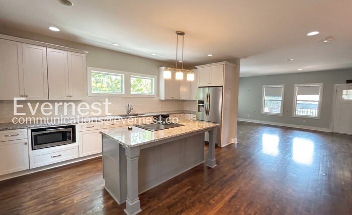 2115 Burns St - Photo 2 of 23